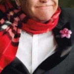 Elton John - iconico cantante e cantautore inglese, membro consolidato della Burberry Family, alla sua prima campagna Burberry, ha composto la colonna sonora di Billy Elliot the Musical, che celebra quest'anno il suo 10° anniversario. Credit by Burberry