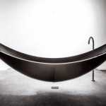 Vessel - Designer: Splinter Works - Una vasca da bagno sospesa a forma di amaca.