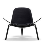 Carl Hansen & Søn - L'intramontabile e famosa "Shell Chair CH07" è l'icona di design danese per il salotto o per una lounge area, disegnata da Hans J. Wegner nel 1963.