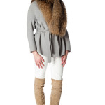Cappotto in doppia lana di Elventy impreziosito da collo/scialle di pelliccia e cintura removibile.