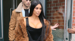New York, NY - Kim Kardashian looks great in a brown fur coat and a black jumper as she makes her way out of her apartment building in downtown Manhattan.


 February 16, 2017

AKM-GSI/LaPresse
Only Italy
AG_171030