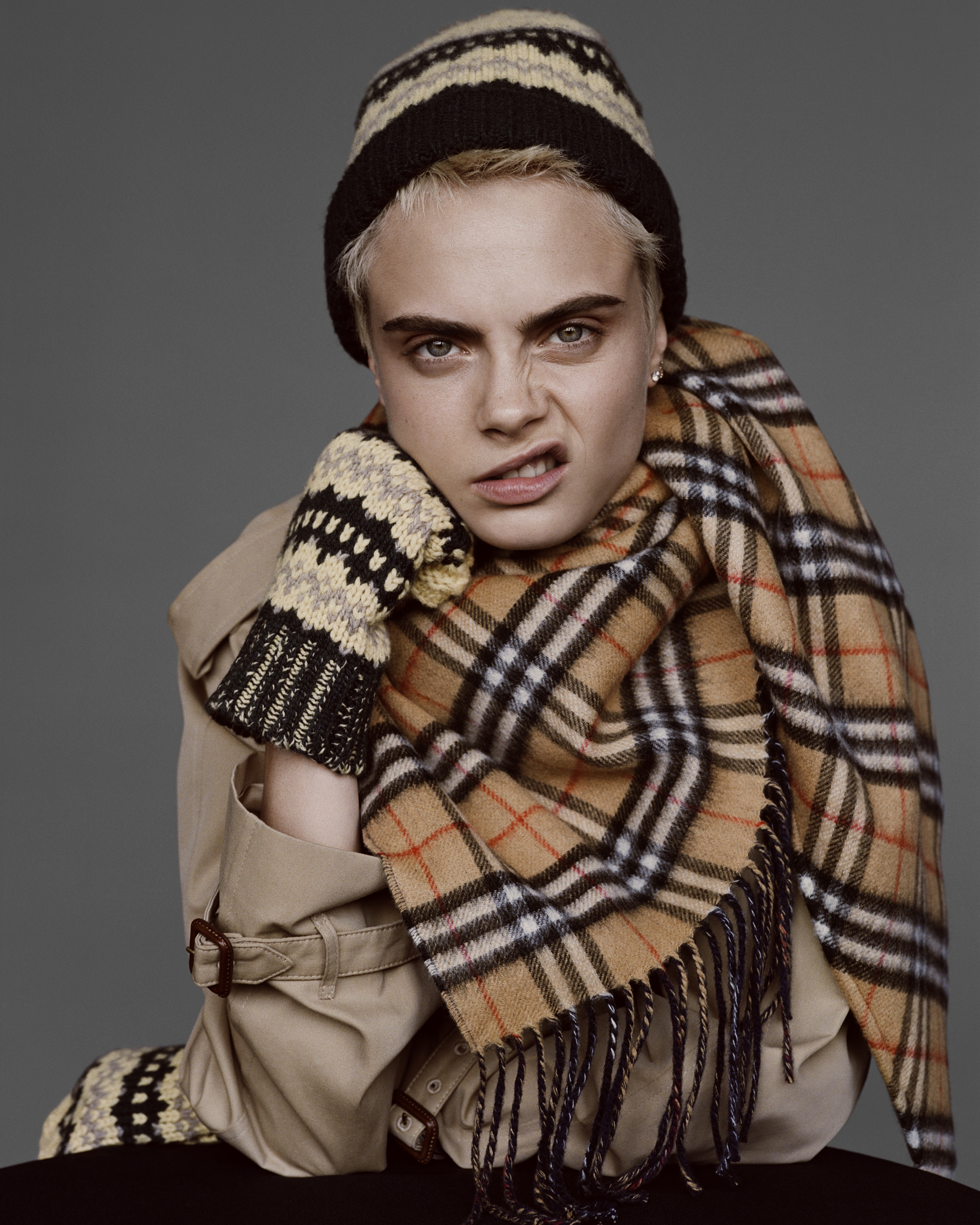 cara-delevingne-captured-for-burberry-by-alasdair-mclellan-c-courtesy-of-burberry-_-alasdair-mclellan_001