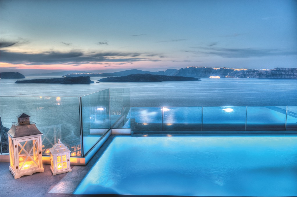 astarte-suite-private-infinity-pool-santorini-a5-candles-at-night